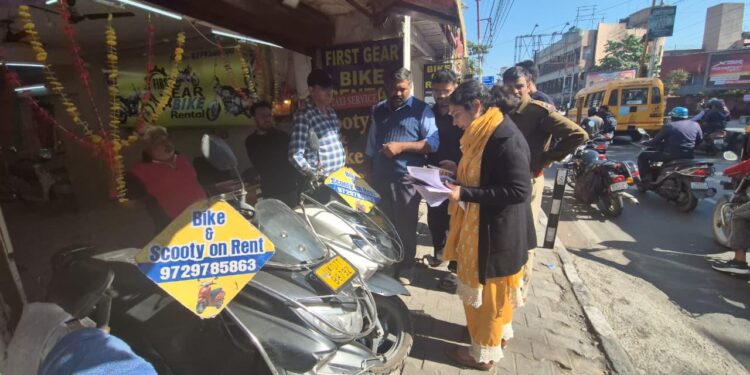 अवैध बाइक रेंटल पर परिवहन विभाग की बड़ी कार्रवाई, कई प्रतिष्ठान कराए बंद, संचालकों में हड़कंप