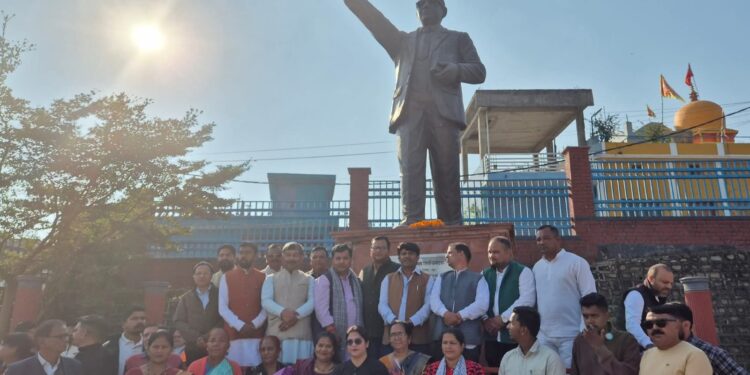 दमुवाढूंगा में प्रदेश अध्यक्ष बालबीर घुनियाल का भव्य स्वागत, अंबेडकर पार्क में माल्यार्पण