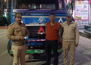 मदहोशी में रफ्तार का खेल, डंपर से कार को मारी टक्कर, वाहन चालक गिरफ्तार, वाहन सीज