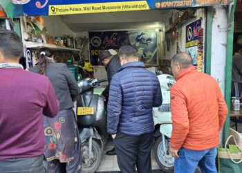 रेंट-ए-बाइक पर कड़ी कार्रवाई: 25 वाहन सीज़, 80 चालान, दो दुकानें भी सील