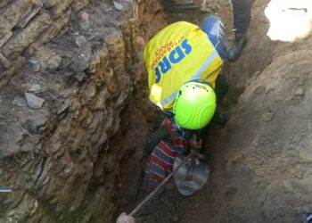 दीवार ढहने से बड़ा हादसा: तीन घायल, एक मजदूर की मौत, SDRF की त्वरित कार्रवाई से बचीं जानें