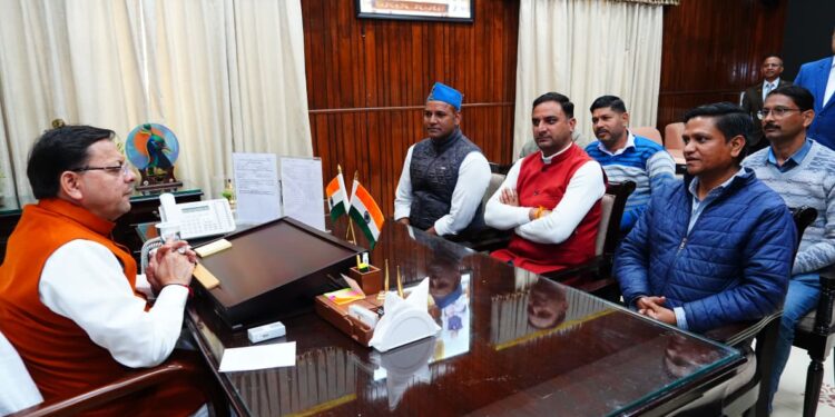 उपनल कार्मिकों को बड़ी सौगात: 12 साल सेवा वाले कर्मचारियों को मिलेगा न्यूनतम वेतन व महंगाई भत्ता, मुख्यमंत्री धामी के निर्देश पर सरकार का बड़ा निर्णय