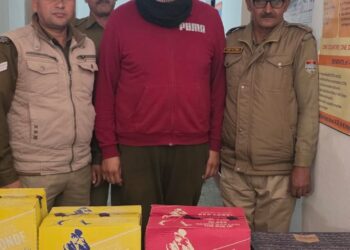 हल्द्वानी में लग्जरी कार से अंग्रेजी शराब की तस्करी का भंडाफोड़, XUV700 जब्त, एक तस्कर गिरफ्तार