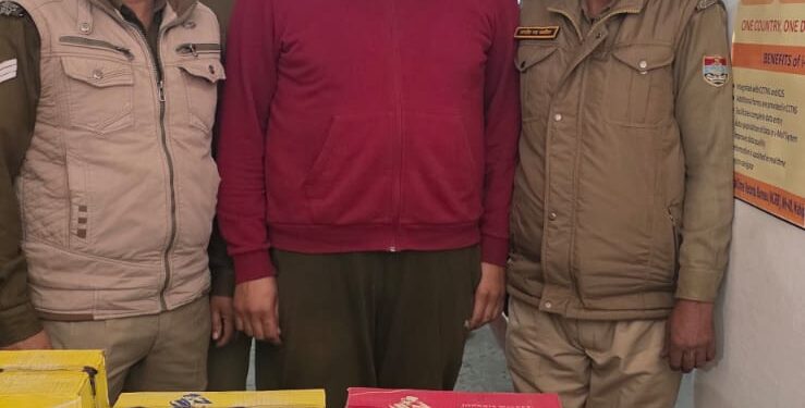 हल्द्वानी में लग्जरी कार से अंग्रेजी शराब की तस्करी का भंडाफोड़, XUV700 जब्त, एक तस्कर गिरफ्तार