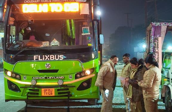 रातभर चला सख्त चेकिंग अभियान: 44 चालान, 10 वाहन सीज, अनियमित बस ऑपरेटरों पर कसा शिकंजा
