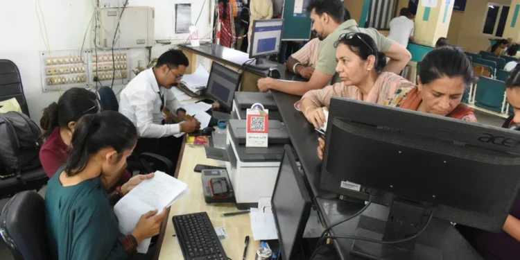 सीएससी केंद्रों पर बड़ी कार्रवाई: लाइसेंस रद्द करने की होगी कार्यवाही, कई केंद्रों में अनियमितताएं उजागर