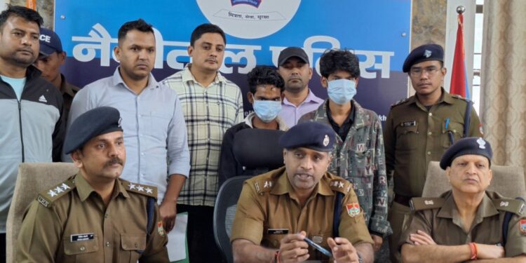 एसओजी और पुलिस ने 1.1 किलो चरस के साथ दो तस्कर दबोचे