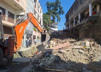 पत्रकारो पर हमले के बाद प्रशासन सख्त, बिल्डर का अवैध निर्माण ढहा, दो हमलावर हिरासत में…