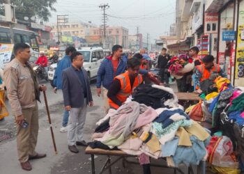 अतिक्रमण पर नगर प्रशासन का सख्त प्रहार, बाजार क्षेत्र में चला संयुक्त अभियान
