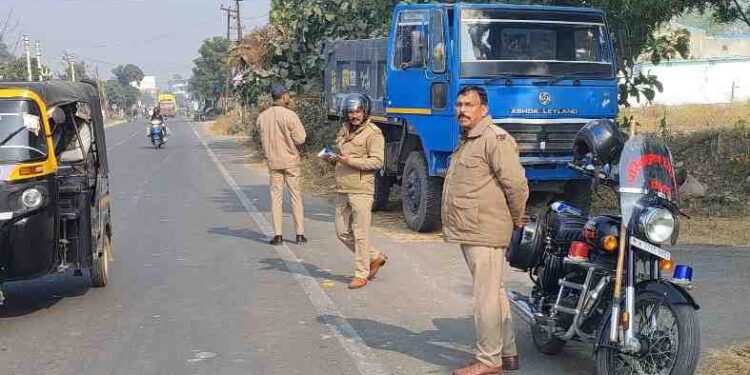 डंपरों पर सख्त कार्रवाई, 70 के चालान और 8 वाहन सीज