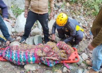 भवाली में भीषण सड़क हादसा, तीन महिलाओं की मौत, पुलिस-SDRF ने रेस्क्यू कर घायलों को बचाया