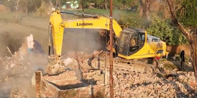 रामनगर पुछड़ी में तड़के चला बड़ा अतिक्रमण विरोधी अभियान, रिजर्व फॉरेस्ट भूमि अतिक्रमण मुक्त