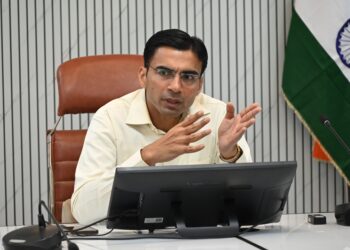 अवैध वसूली पर डीएम सख़्त, पटवारी निलंबित