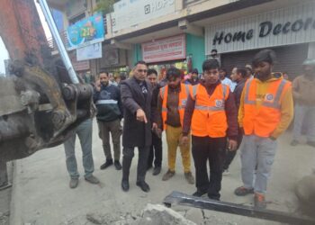 मुखानी रोड पर चला नगर निगम का बुलडोज़र