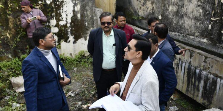 मटमैले पानी पर सख्त हुए कुमाऊँ आयुक्त, शुद्ध पेयजल आपूर्ति को लेकर दिए कड़े निर्देश