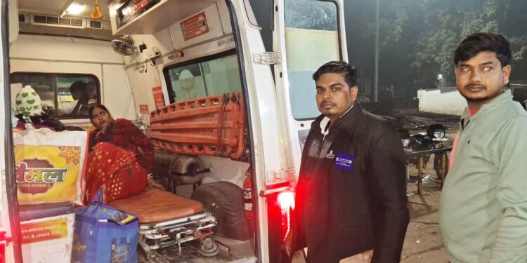 चलती ट्रेन में इंसानियत की मिसाल, टिकट निरीक्षक की तत्परता से गर्भवती महिला को मिली समय पर चिकित्सा सहायता