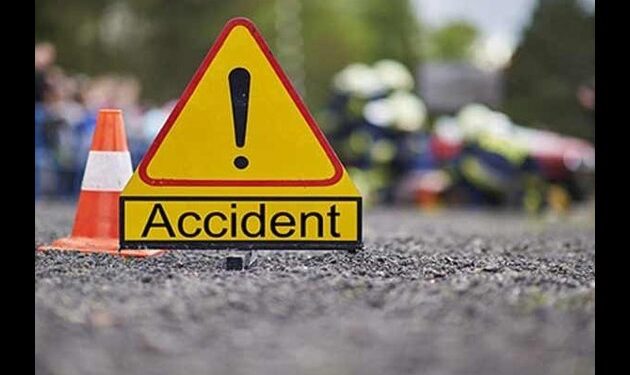 शनि बाज़ार मार्ग पर भीषण सड़क हादसा, कार–बुलेट की टक्कर में दंपती व बच्ची घायल