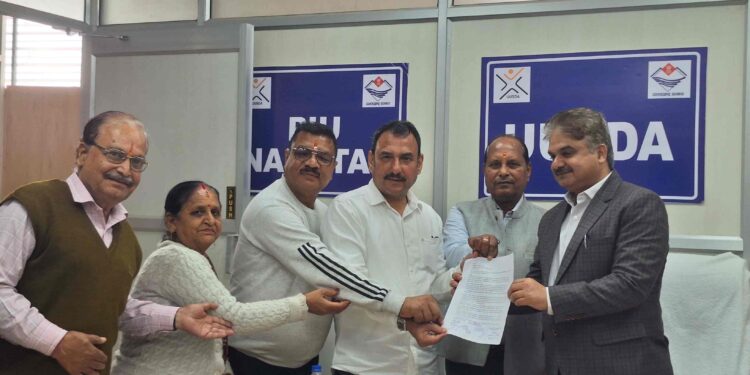 हल्द्वानी में सड़क निर्माण पर फूटा जनाक्रोश, यूयूएसडीए को सौंपा सामूहिक ज्ञापन