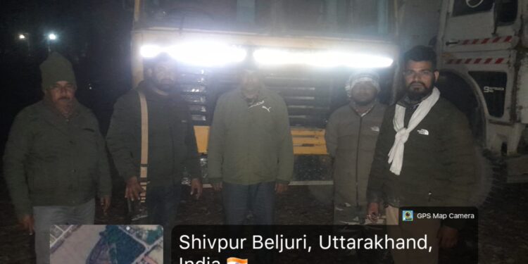 कटिया पुल खनन क्षेत्र में वन विभाग का छापा, डंपर-ट्रैक्टर पकड़े