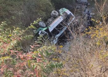 हिमाचल रोडवेज बस 100 मीटर गहरी खाई में गिरी, 3 की मौत, SDRF का रेस्क्यू जारी