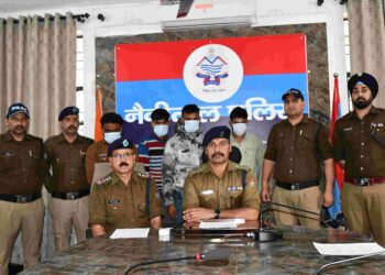 बैटरी चोरी गैंग का पर्दाफाश: 4 शातिर गिरफ्तार, 6 ट्रक बैटरियां बरामद