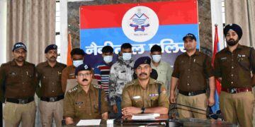 बैटरी चोरी गैंग का पर्दाफाश: 4 शातिर गिरफ्तार, 6 ट्रक बैटरियां बरामद