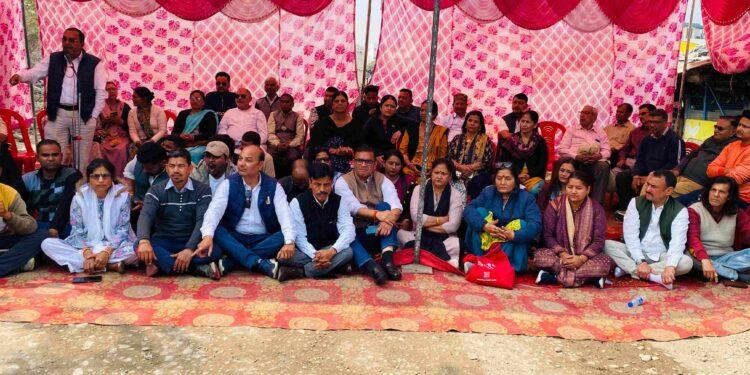 USDDA कार्यालय पर धरना, सड़क हादसे को बताया प्रशासनिक लापरवाही का नतीजा