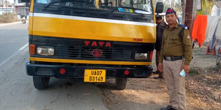 स्कूल वाहनों पर सख्त शिकंजा, विशेष जांच अभियान में 170 चालान, 22 वाहन सीज