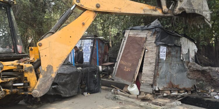 अतिक्रमण पर बड़ा एक्शन: प्रशासन की संयुक्त कार्रवाई, 22 चालान