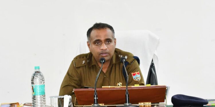 “काम नहीं तो दाम नहीं” : एसएसपी का सख्त संदेश, अपराध समीक्षा बैठक में थाना प्रभारियों को फटकार