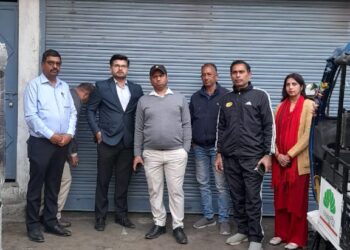 ई-रिक्शा में अवैध सीट बढ़ाने पर आरटीओ की बड़ी कार्रवाई, शोरूम सील