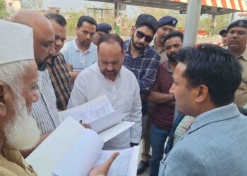 बनभूलपुरा पुनर्वास कैंप में फॉर्म को लेकर आपत्ति, मुख्य याचिकाकर्ता ने उठाए सवाल