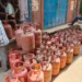 गैस की कालाबाजारी पर सख्ती, अभियान चलाने के निर्देश