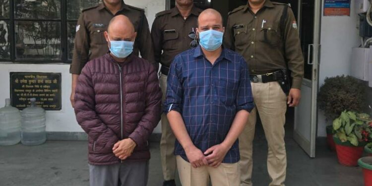 होली की आड़ में युवती से छेड़छाड़ और मारपीट, पुलिस ने दो आरोपियों को दबोचा