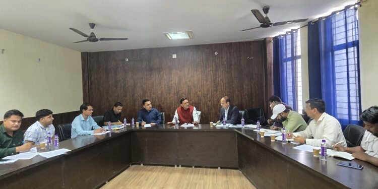हल्द्वानी में विकास कार्यों की समीक्षा: बरसात से पहले पूरी हों खुदी सड़कें, पेयजल और सीवर कार्य