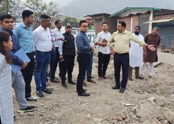 नरीमन चौराहे से गौला पुल तक सड़क चौड़ीकरण तेज, अतिक्रमण हटाया, मार्च अंत से शुरू होगा सड़क निर्माण कार्य