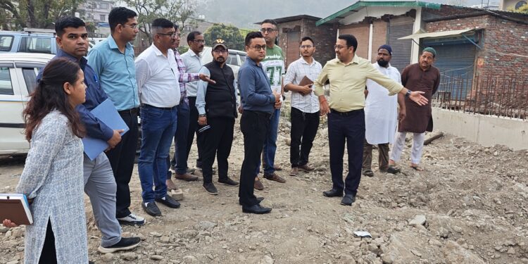 नरीमन चौराहे से गौला पुल तक सड़क चौड़ीकरण तेज, अतिक्रमण हटाया, मार्च अंत से शुरू होगा सड़क निर्माण कार्य