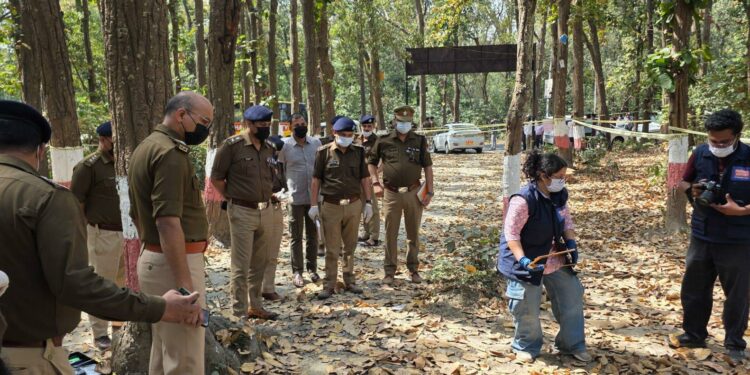 जंगल में महिला का सड़ा-गला शव मिलने से सनसनी, पहचान में जुटी पुलिस