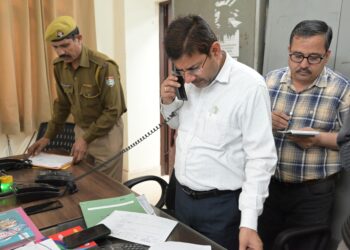 गैस की कालाबाजारी पर प्रशासन की बड़ी कार्रवाई, 17 एजेंसियों व 45 प्रतिष्ठानों पर छापा, 19 सिलेंडर जब्त, दो गिरफ्तार