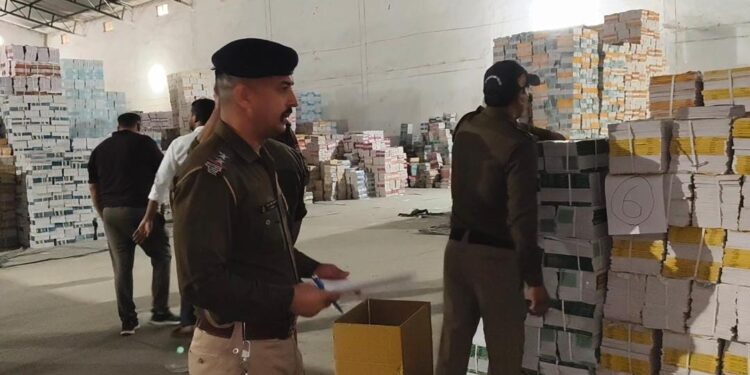 5 करोड़ से अधिक की फर्जी एनसीईआरटी किताबों का भंडाफोड़, ट्रक और गोदाम से भारी खेप बरामद
