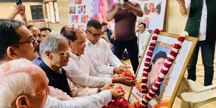 “विकास की देवी” इंदिरा हृदयेश की जयंती पर उमड़ा जनसैलाब, स्वराज आश्रम में भावुक हुई श्रद्धांजलि सभा