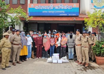 जुआ पार्टी पर पुलिस की सर्जिकल स्ट्राइक: 40 गिरफ्तार, होटल सील