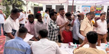 लालकुआं में लगा मेगा हेल्थ कैंप, 400 से अधिक मरीजों को मिला मुफ्त इलाज
