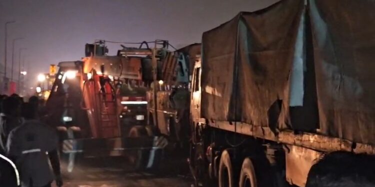 भीषण सड़क हादसा, कई वाहन आपस में भिड़े, स्कॉर्पियो में धमाके के बाद लगी आग, दो की मौत