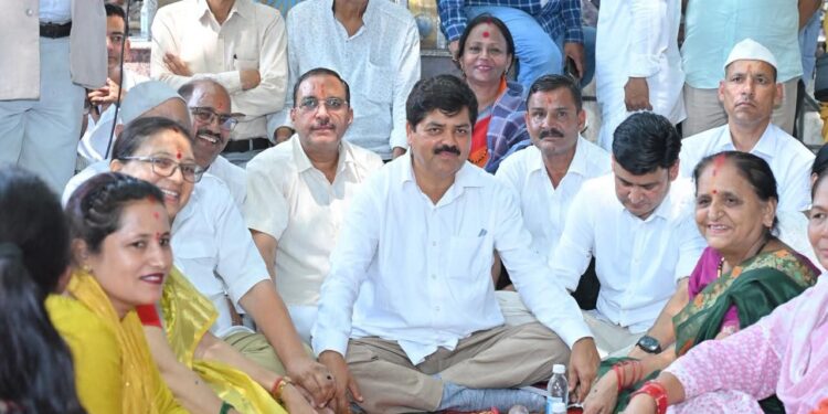 महिला आरक्षण पर सियासी घमासान, हल्द्वानी में कांग्रेस का जोरदार धरना, “70 सीटों पर लागू हो 33% आरक्षण”