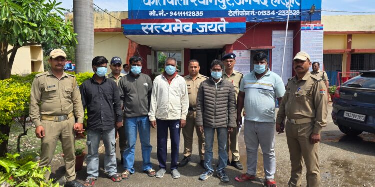 सड़क हादसे के बाद बवाल पड़ा भारी, पुलिस के साथ अभद्रता और तोड़फोड़ करने वाले 5 उपद्रवी हिरासत में