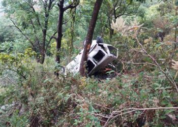 गहरी खाई में समाई कार, तीन युवकों की मौत, SDRF का रातभर चला रेस्क्यू ऑपरेशन