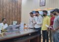 बकरा ईद से पहले पेयजल और सड़कों को लेकर पार्षदों ने डीएम से लगाई गुहार