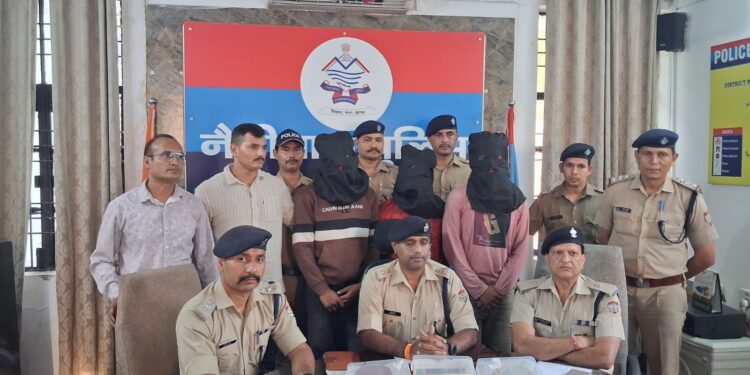 हल्द्वानी में सपेरों के गैंग का पर्दाफाश, 25 लाख के जेवर और बर्तन बरामद