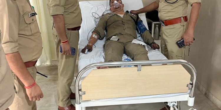 आग के दरिया में उतरी दून पुलिस: धुएं और गैस के बीच ICU से मरीजों को बचाया, एक महिला की मौत